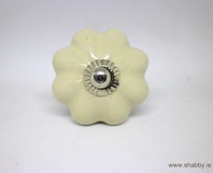 KOH00053 Shabby Light Cream Pumpkin Knob